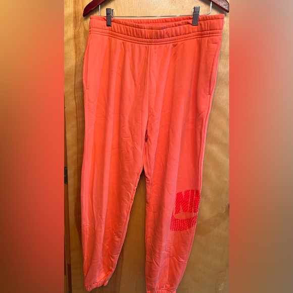 Coral Nike oversized Women’s size Large jogger. - Picture 1 of 4